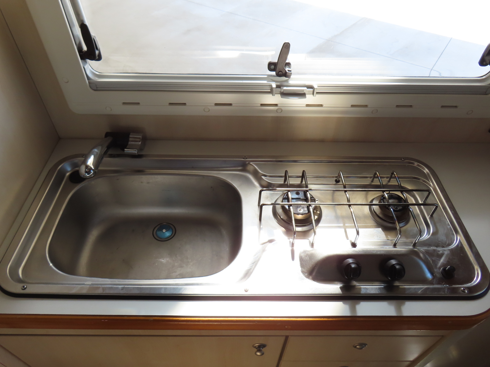 キャンピングカーキャブコン