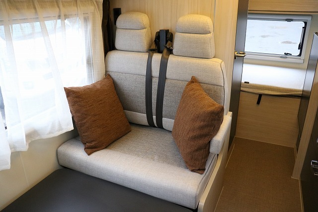 キャンピングカーキャブコン