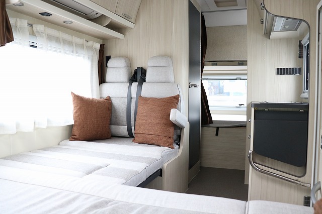 キャンピングカーキャブコン