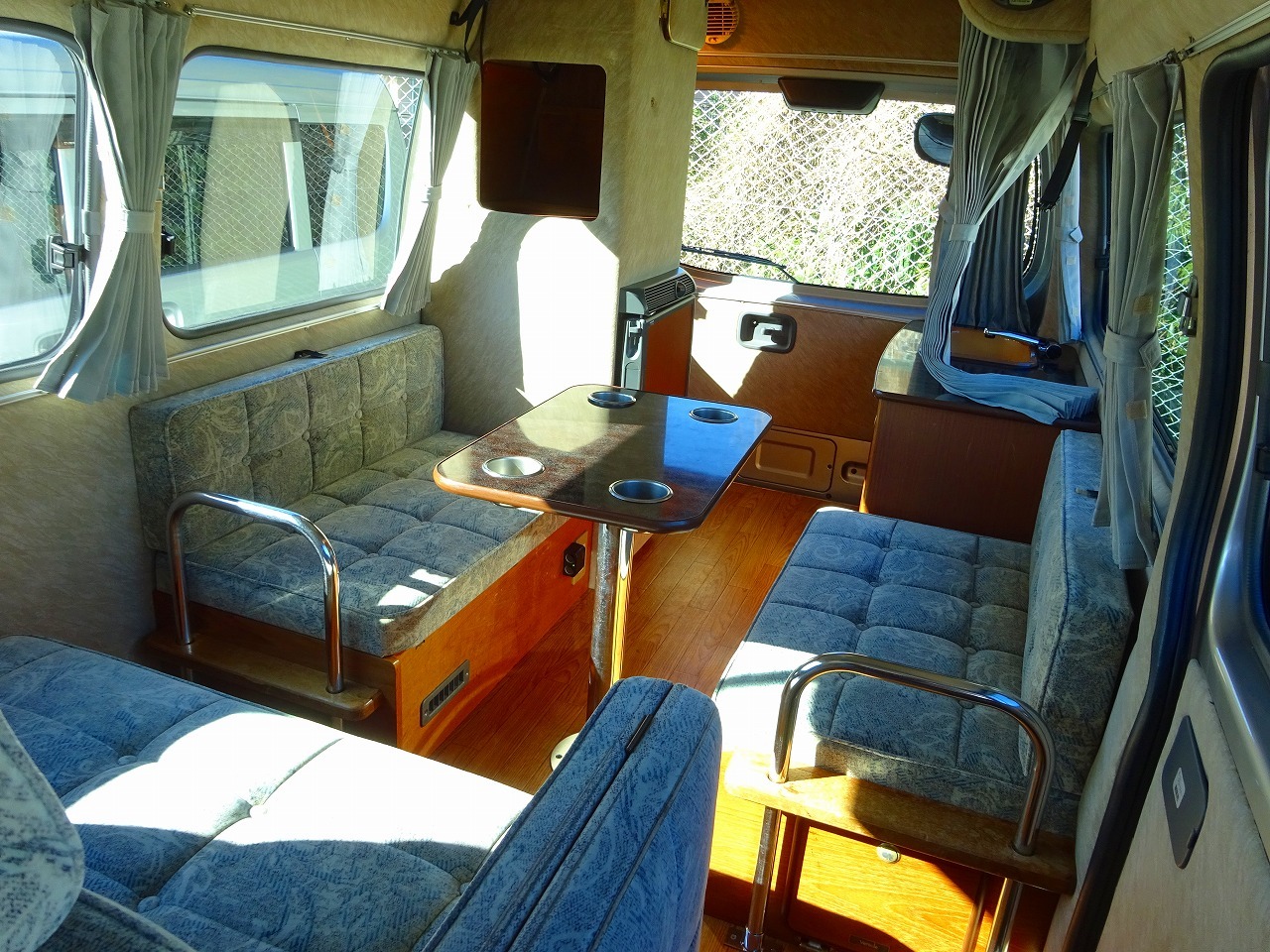 キャンピングカーバンコン