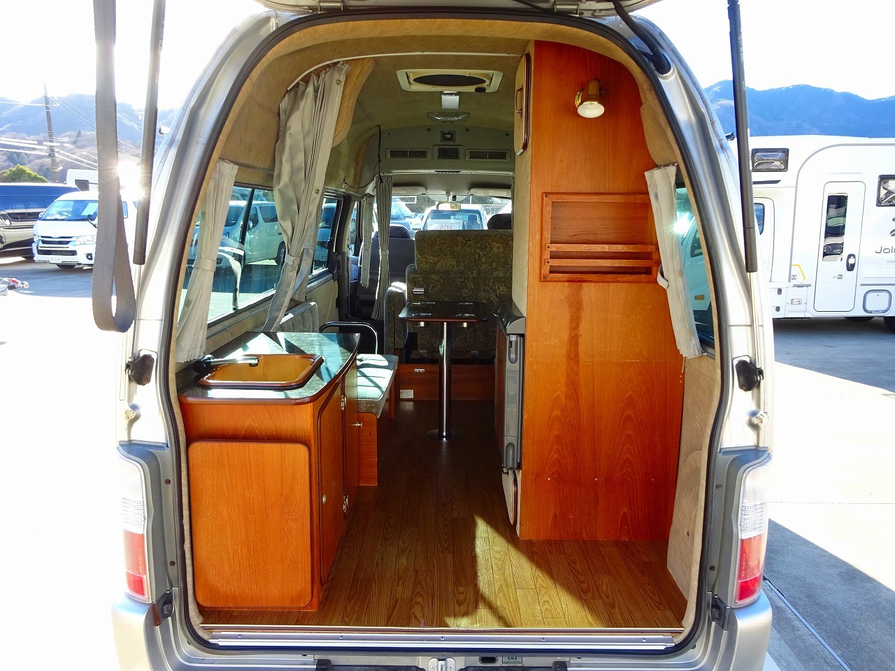 キャンピングカーバンコン