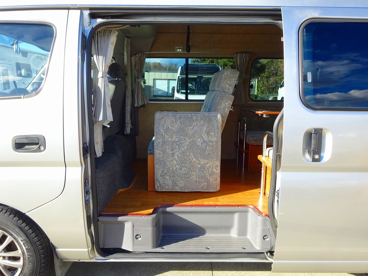 キャンピングカーバンコン