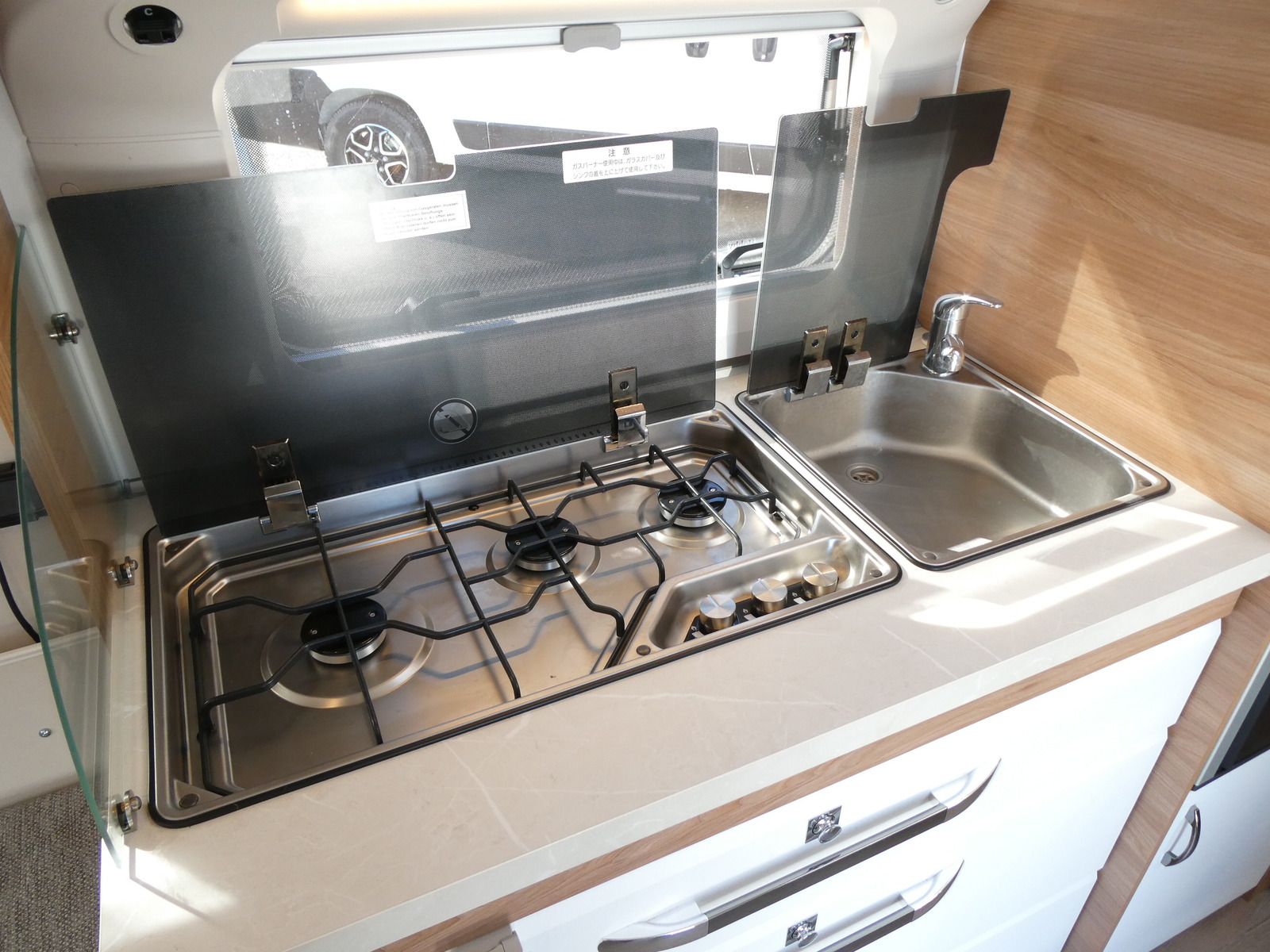 キャンピングカートレーラー