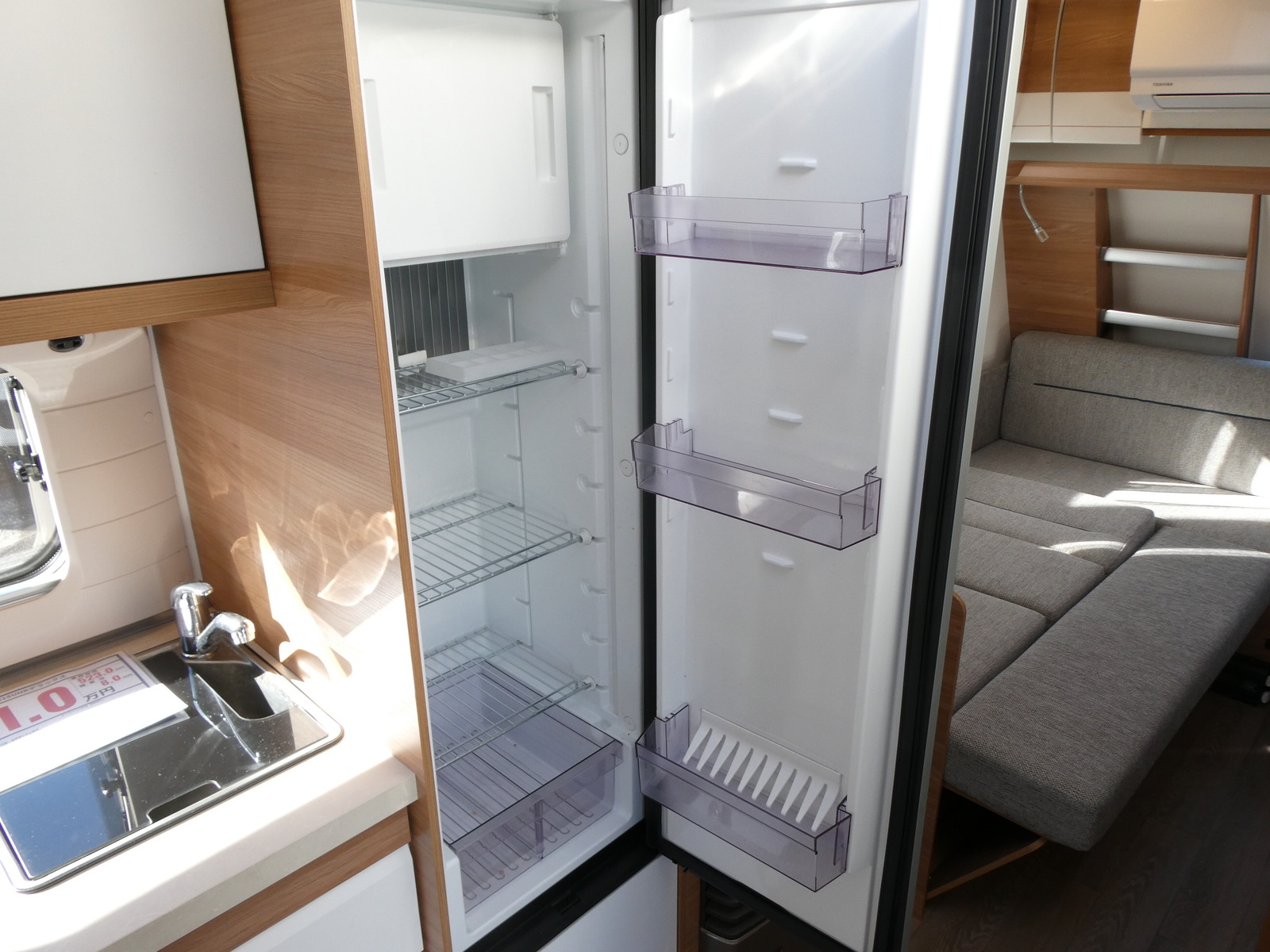 キャンピングカートレーラー