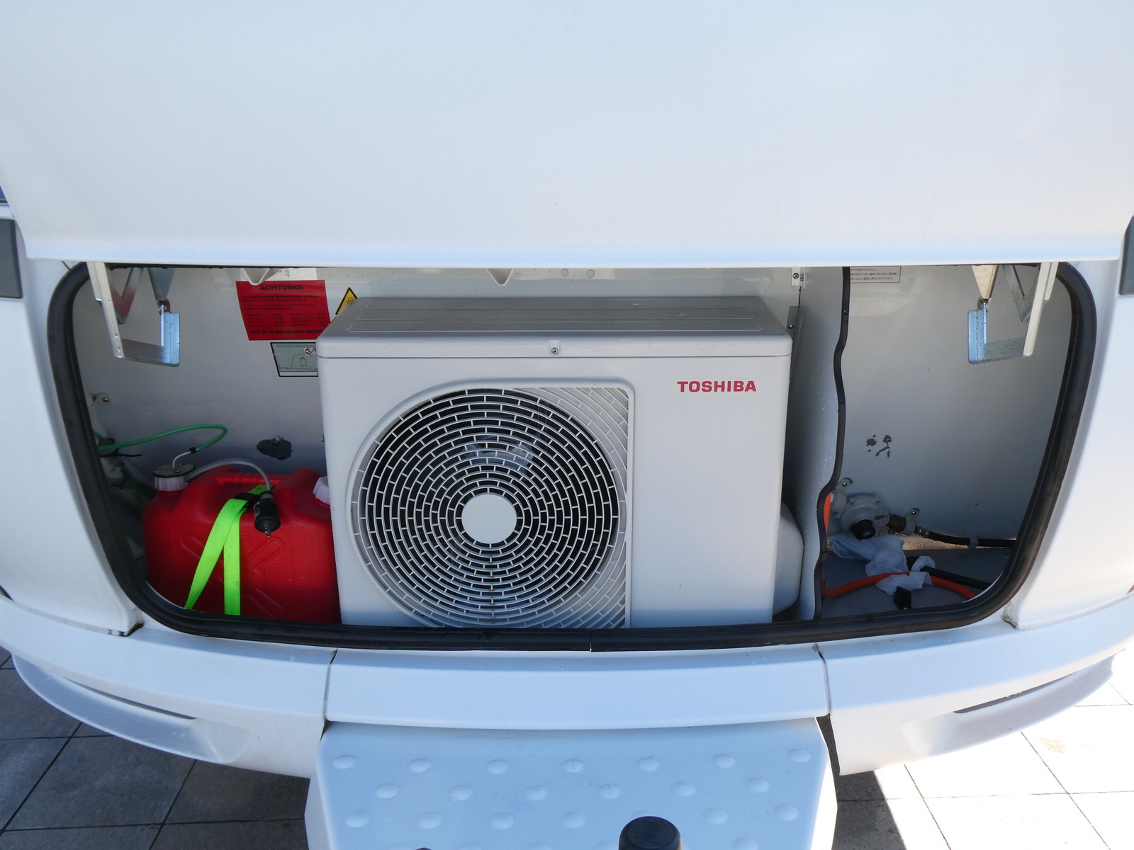 キャンピングカートレーラー