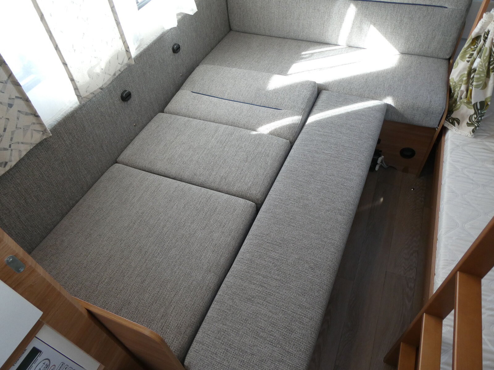 キャンピングカートレーラー