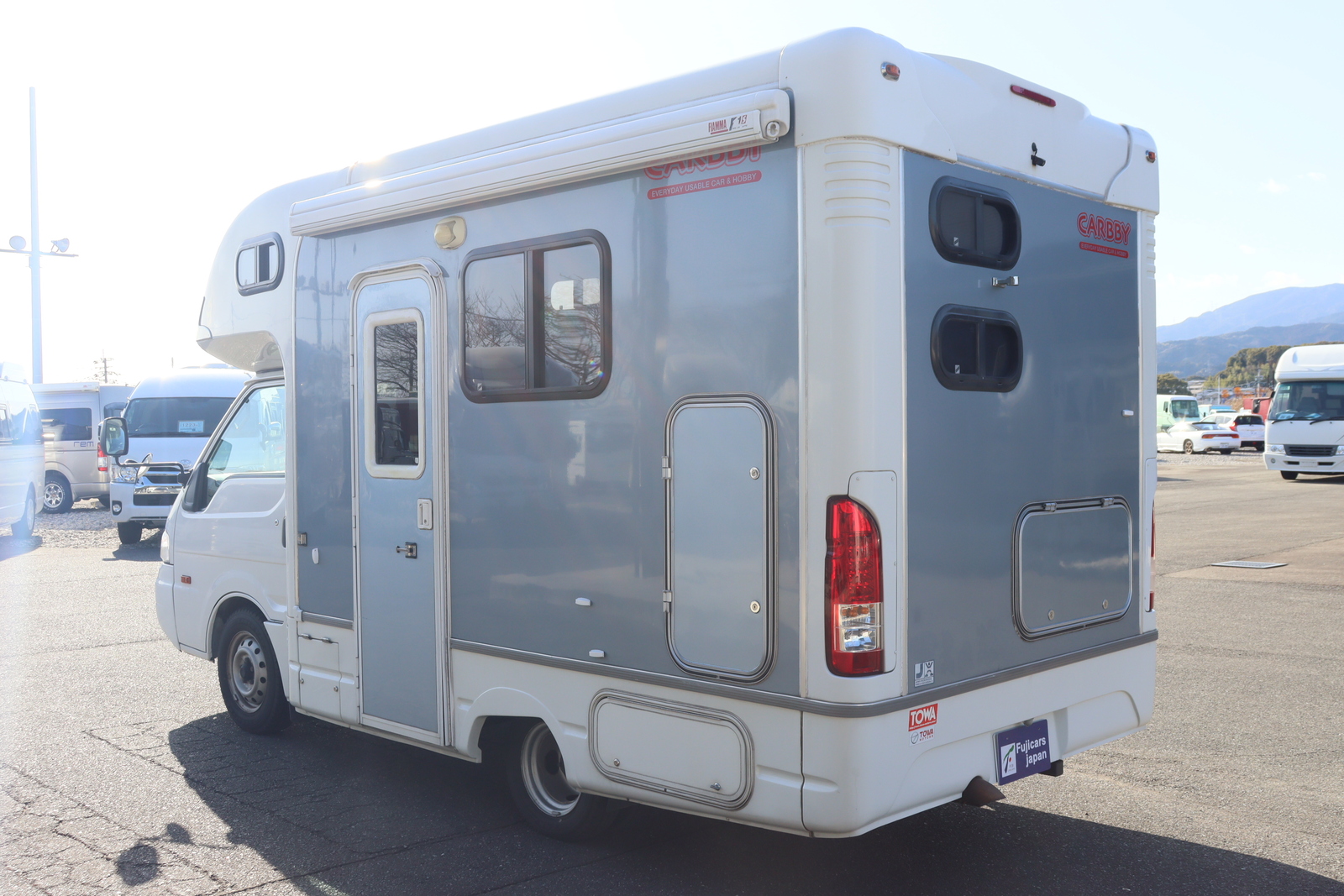 キャンピングカーキャブコン