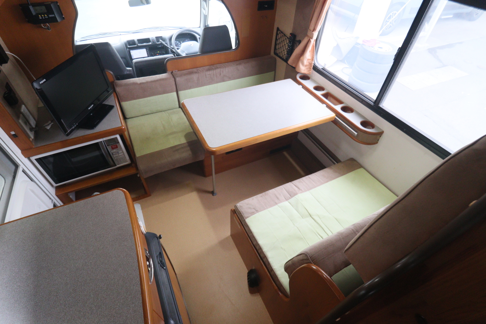 キャンピングカーキャブコン