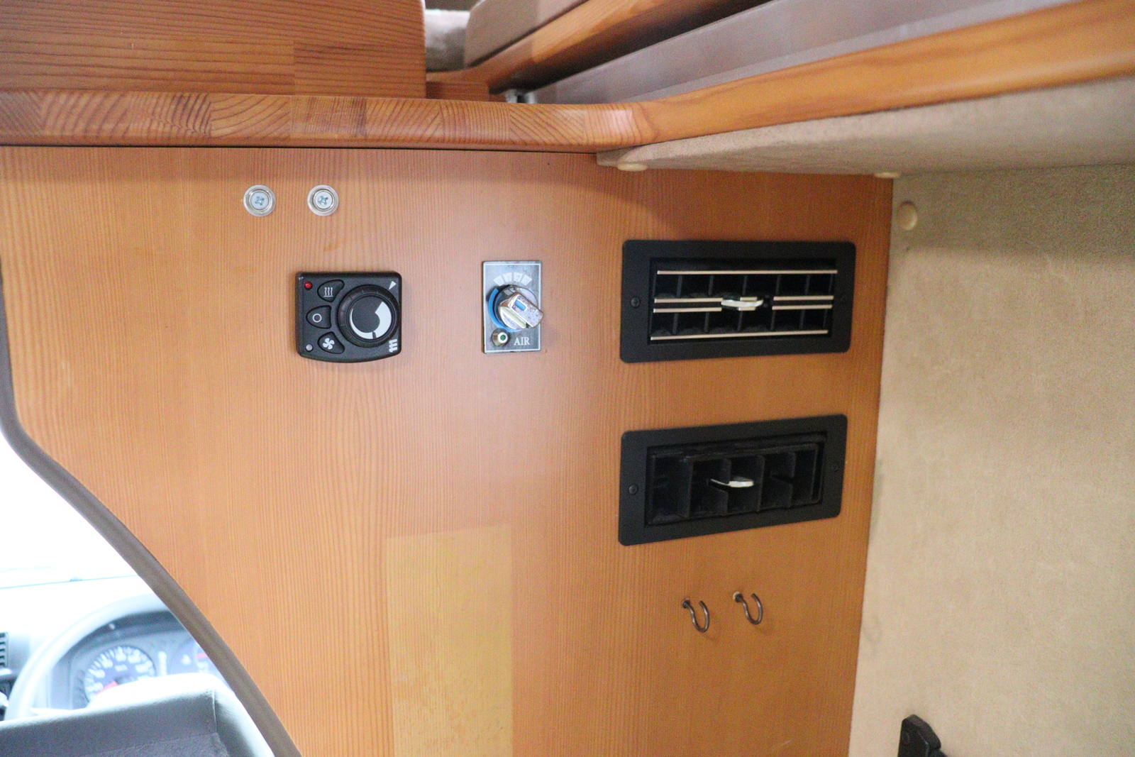 キャンピングカーキャブコン