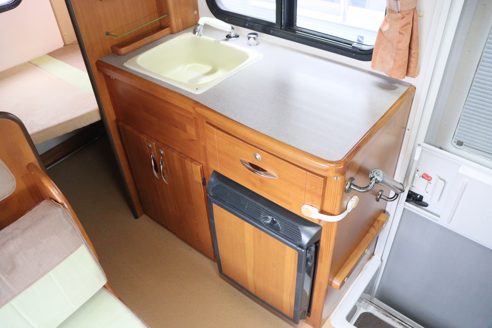 キャンピングカーキャブコン