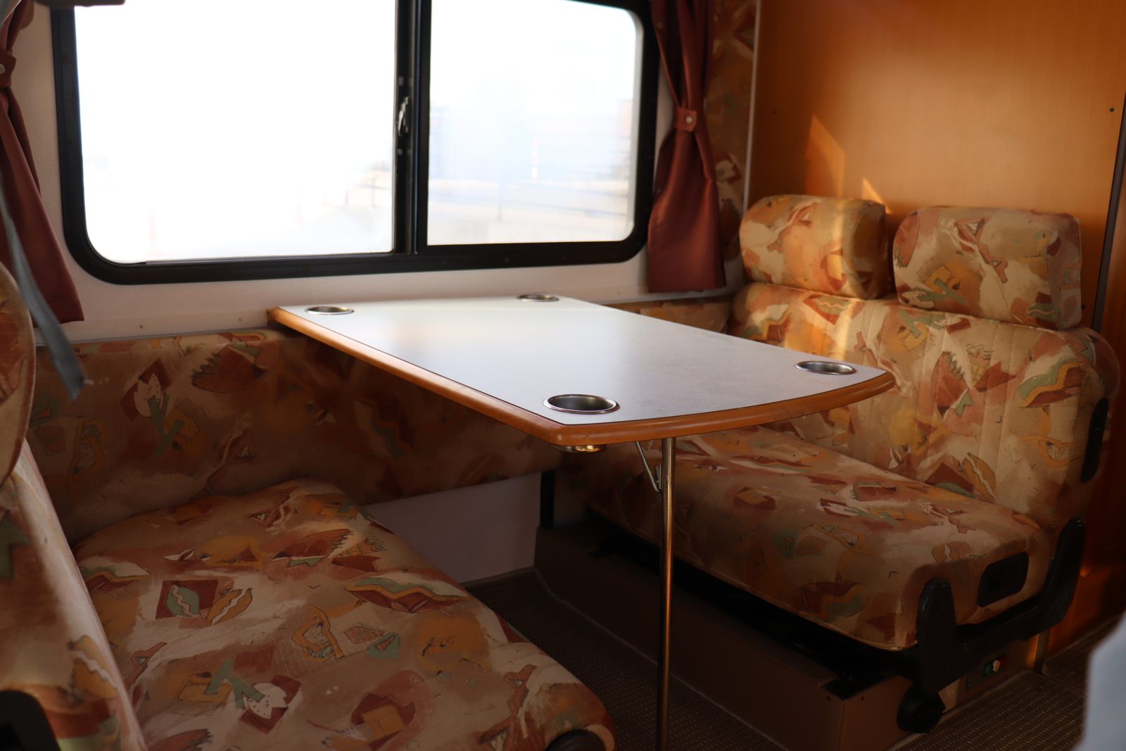 キャンピングカーキャブコン