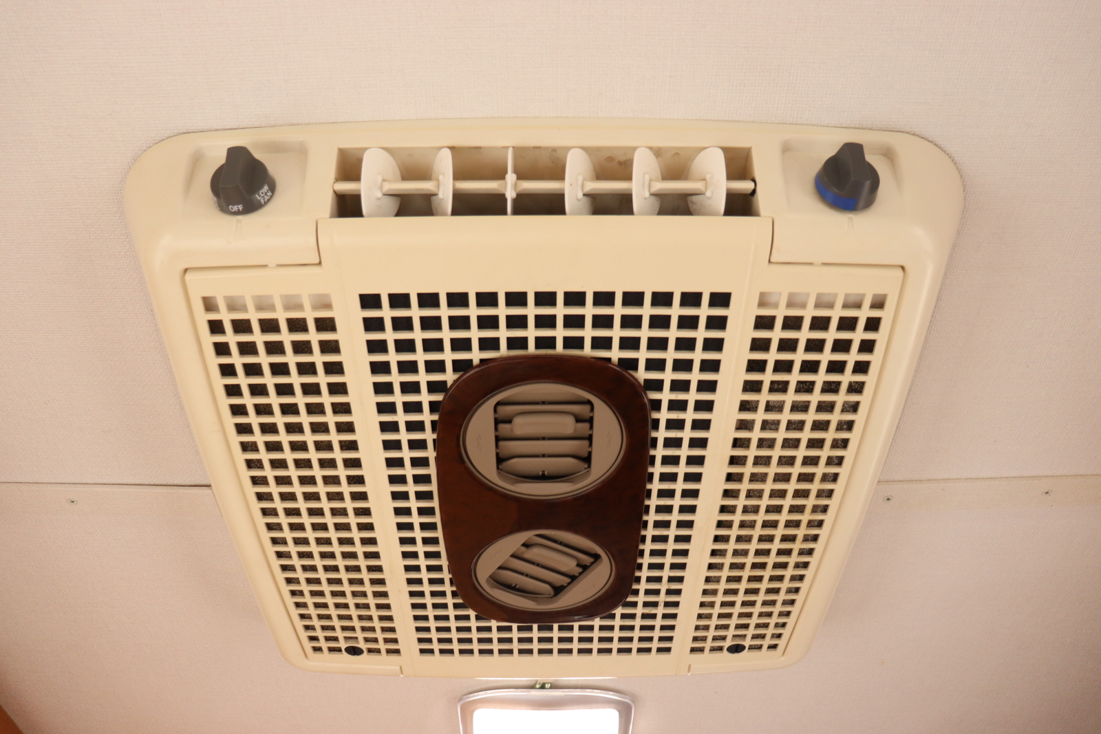 キャンピングカーキャブコン