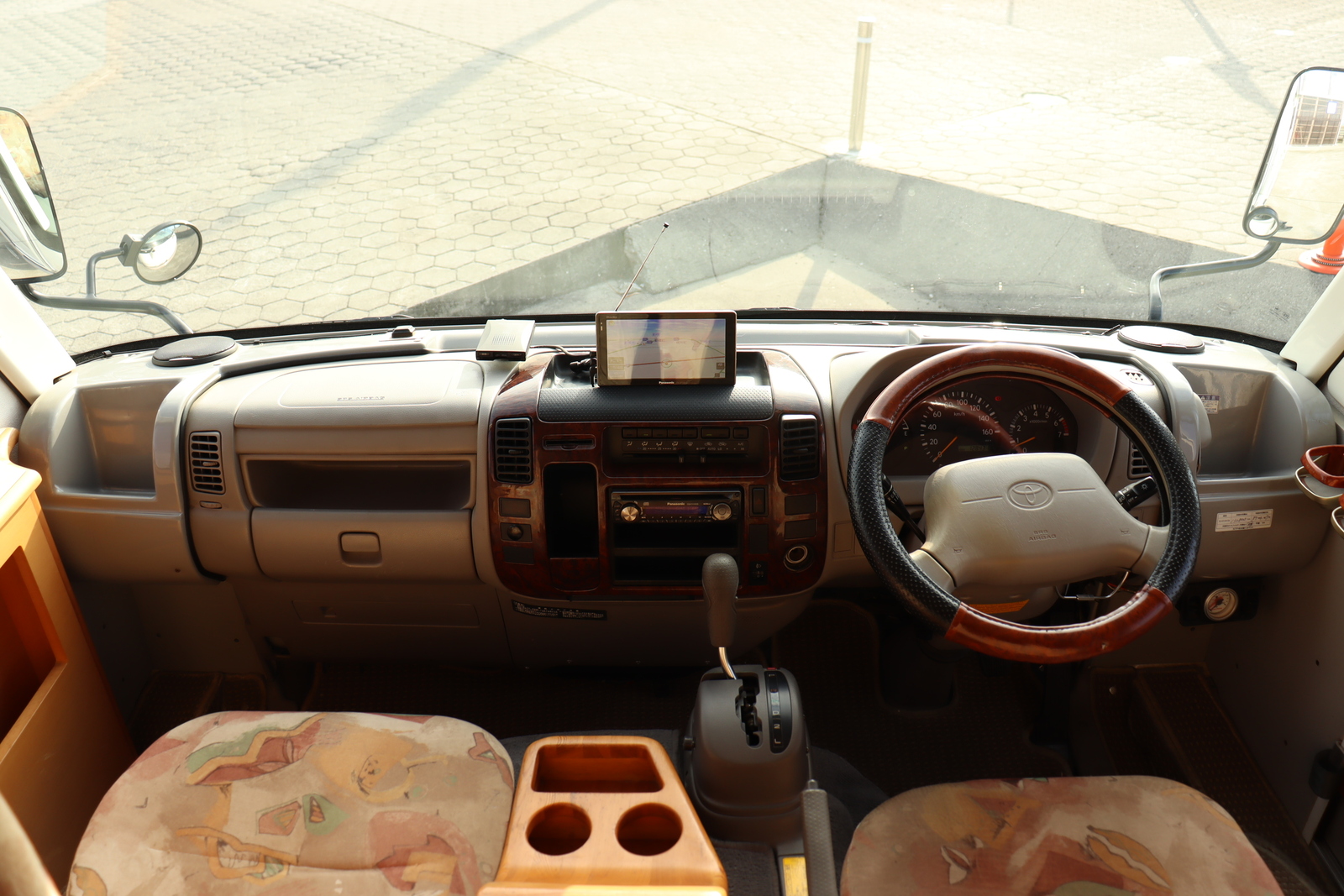 キャンピングカーキャブコン