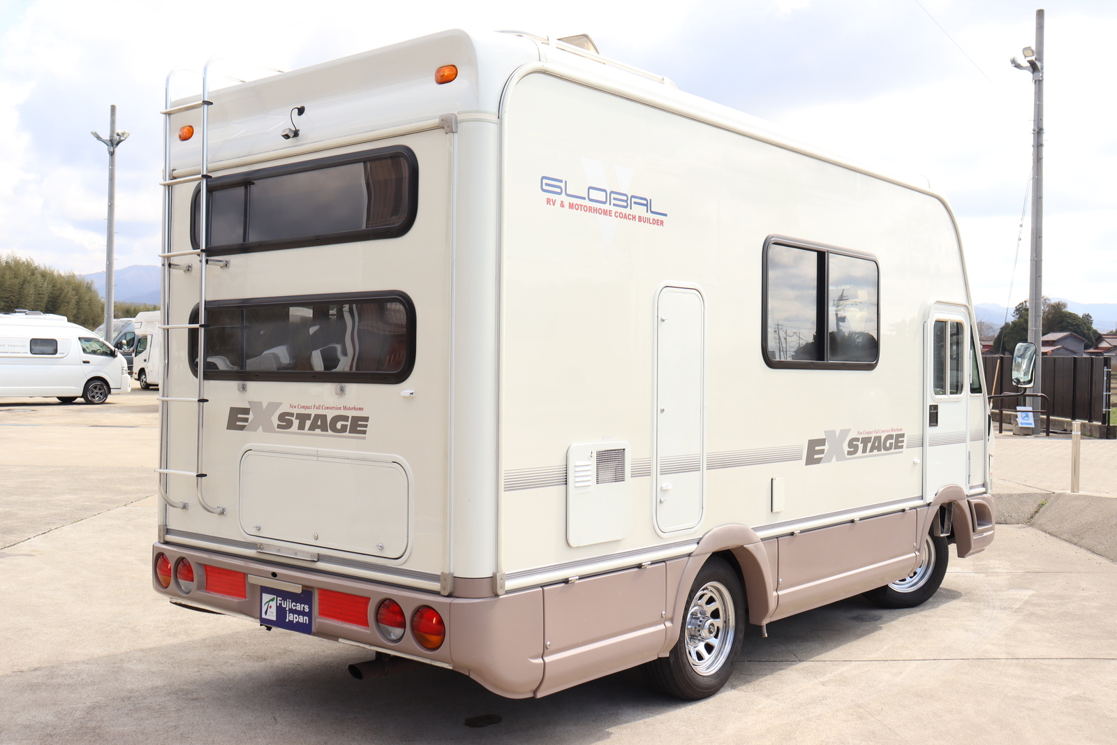 キャンピングカーキャブコン