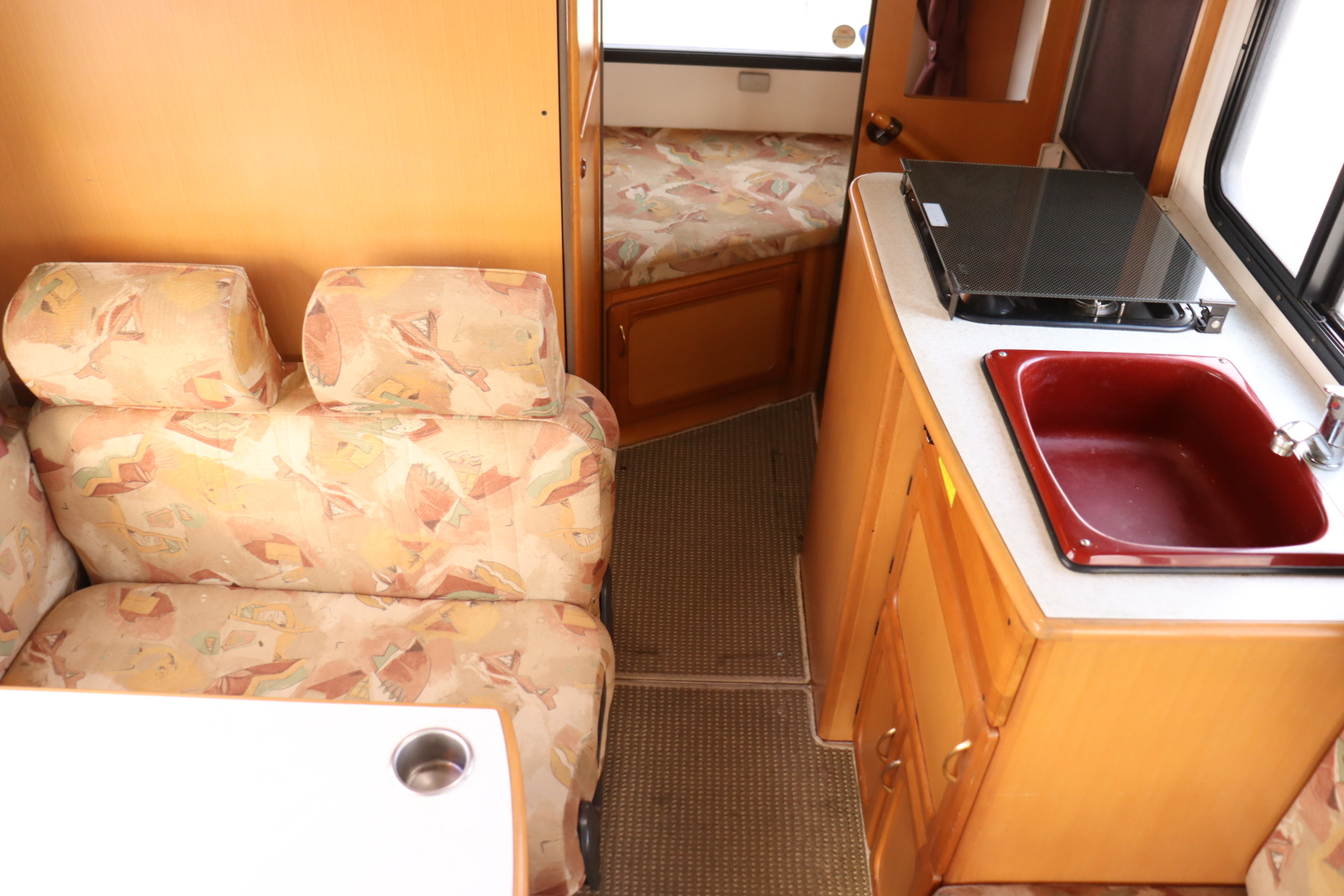 キャンピングカーキャブコン