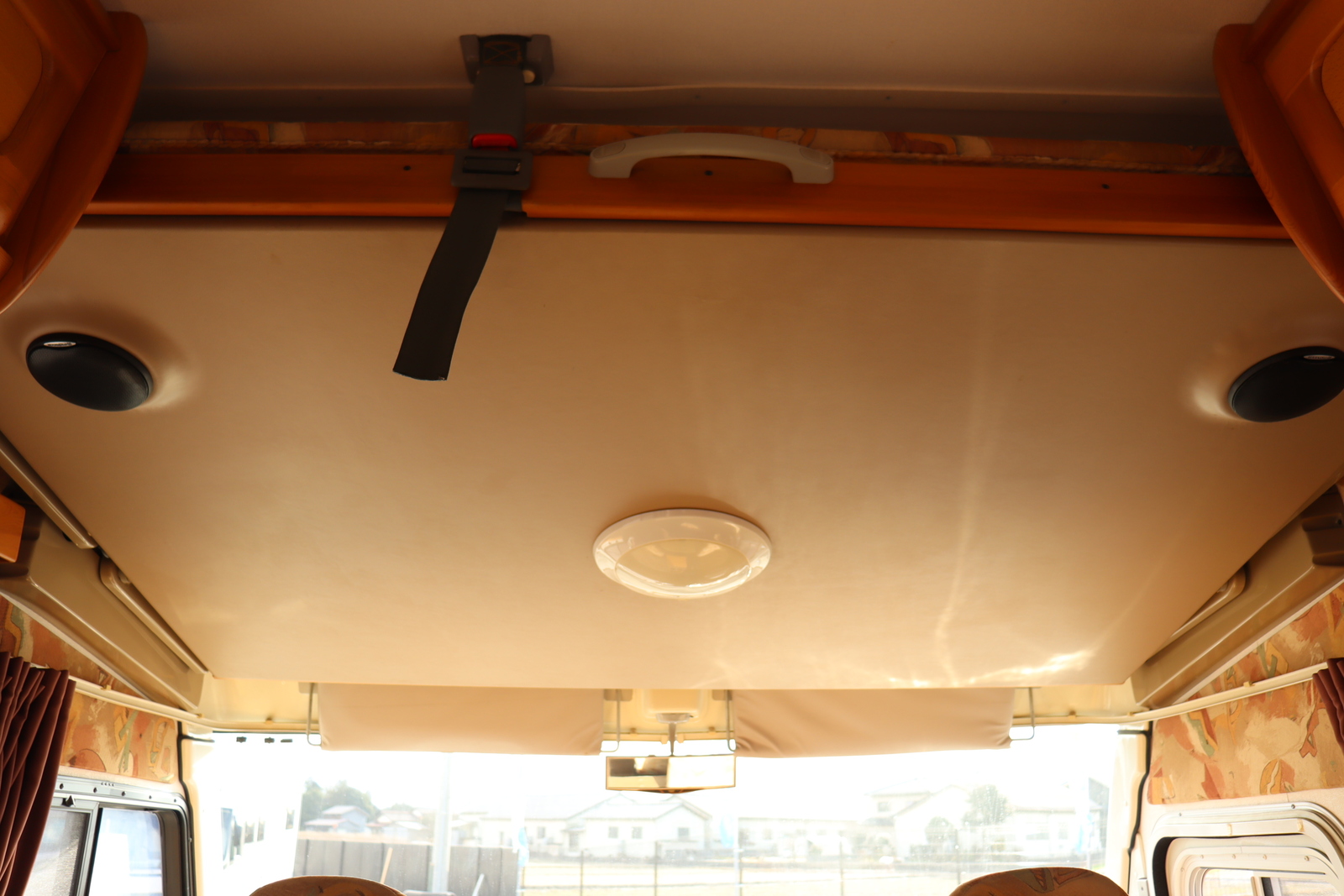 キャンピングカーキャブコン