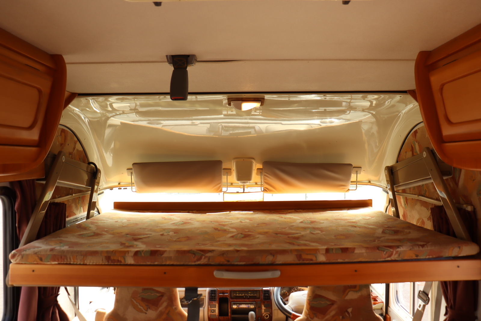 キャンピングカーキャブコン