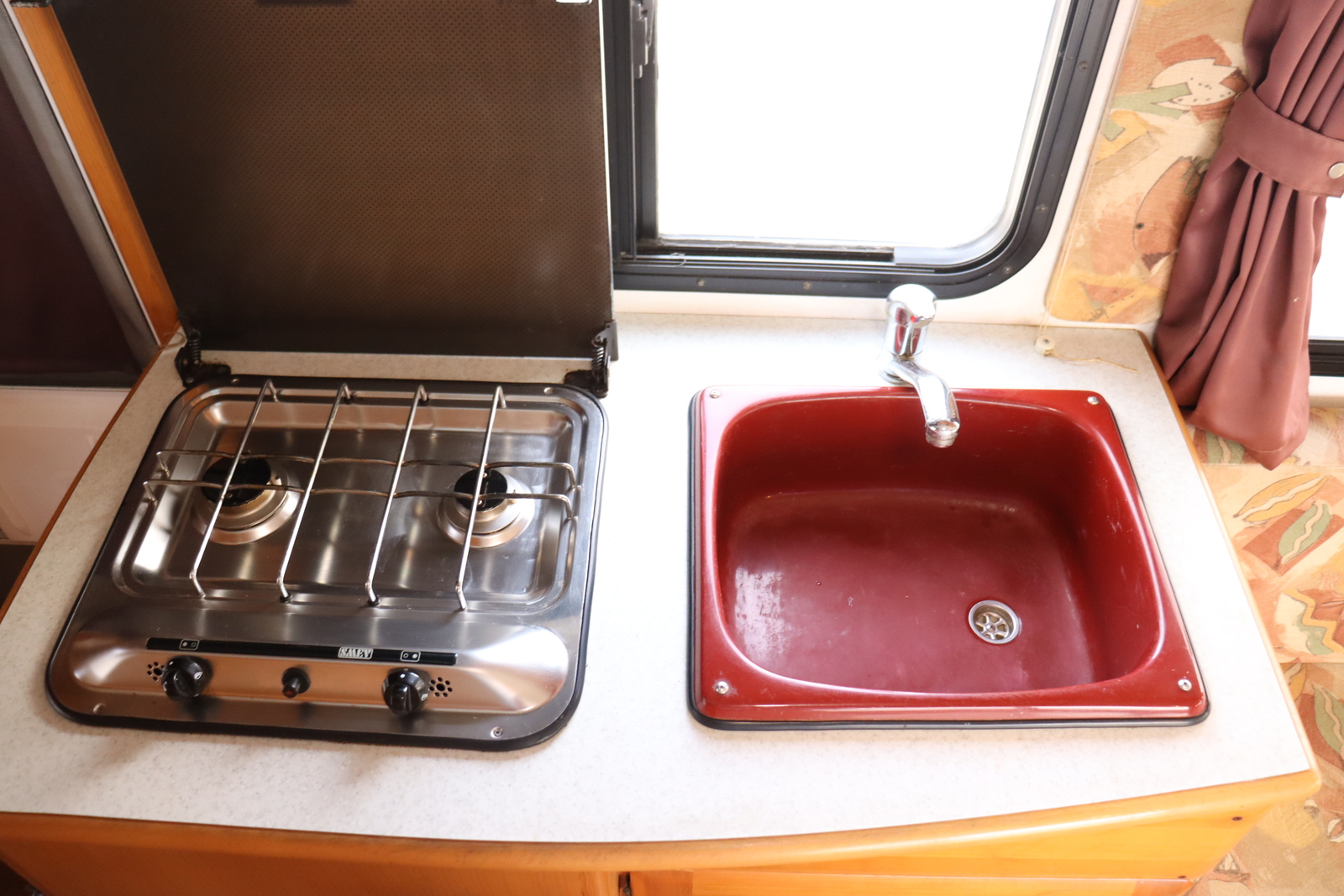 キャンピングカーキャブコン