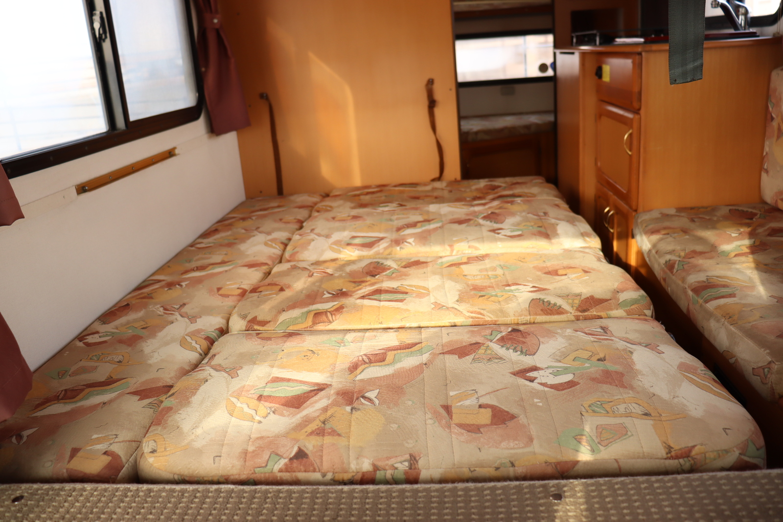 キャンピングカーキャブコン