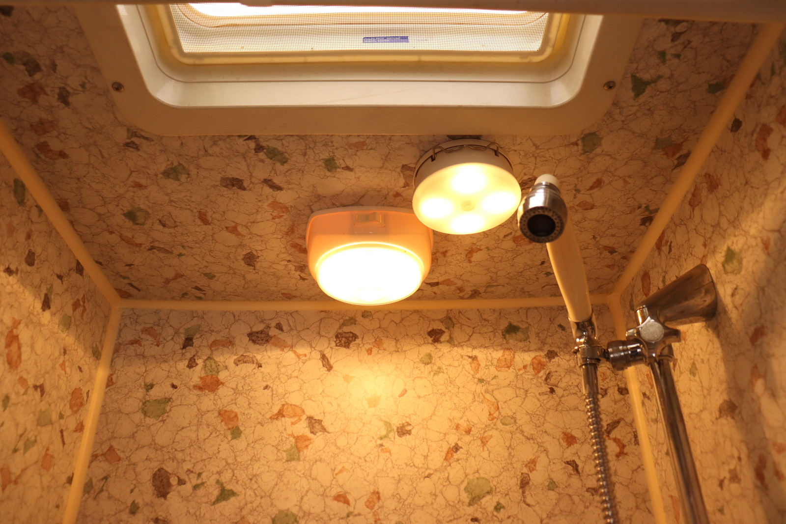 キャンピングカーキャブコン