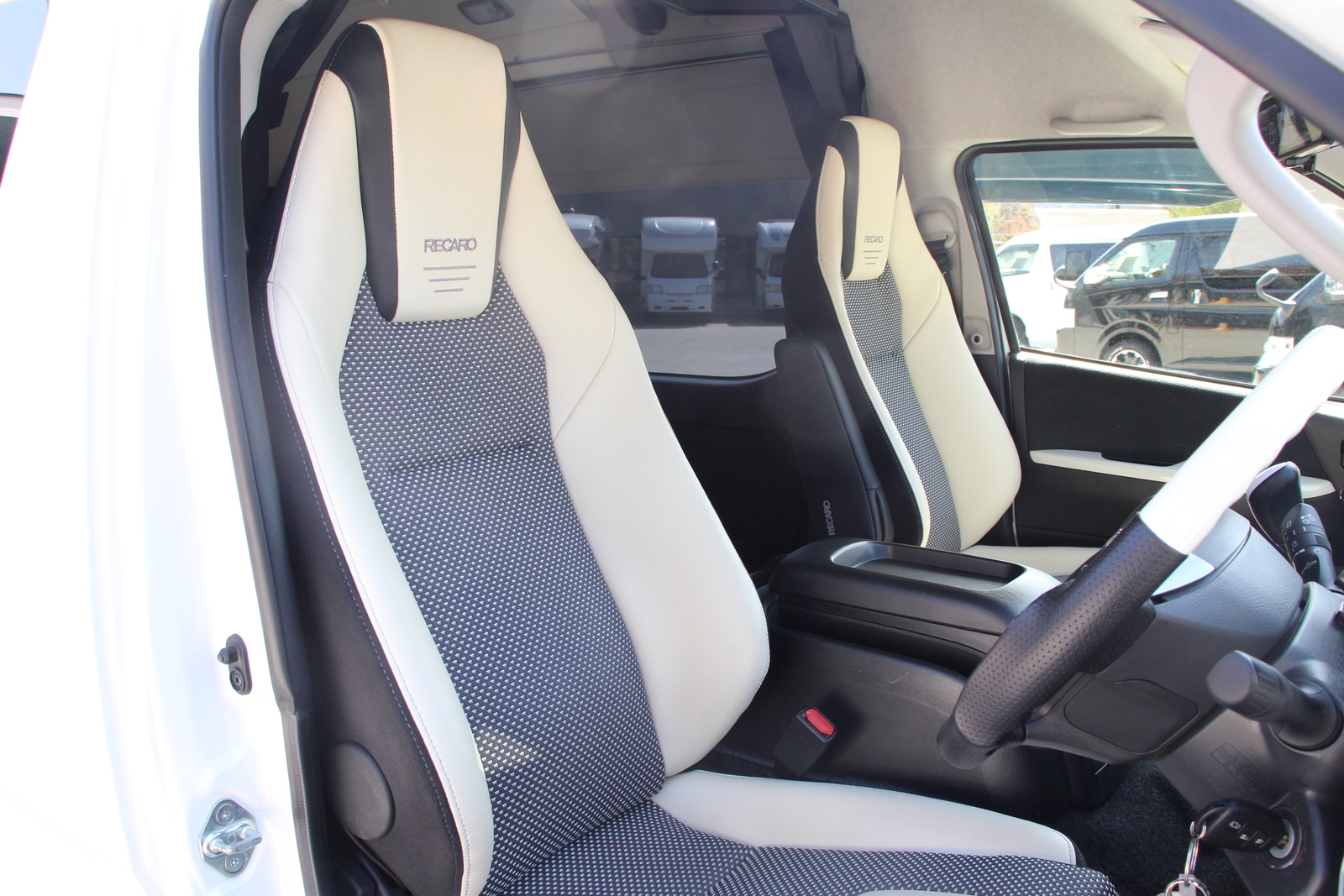 キャンピングカーバンコン