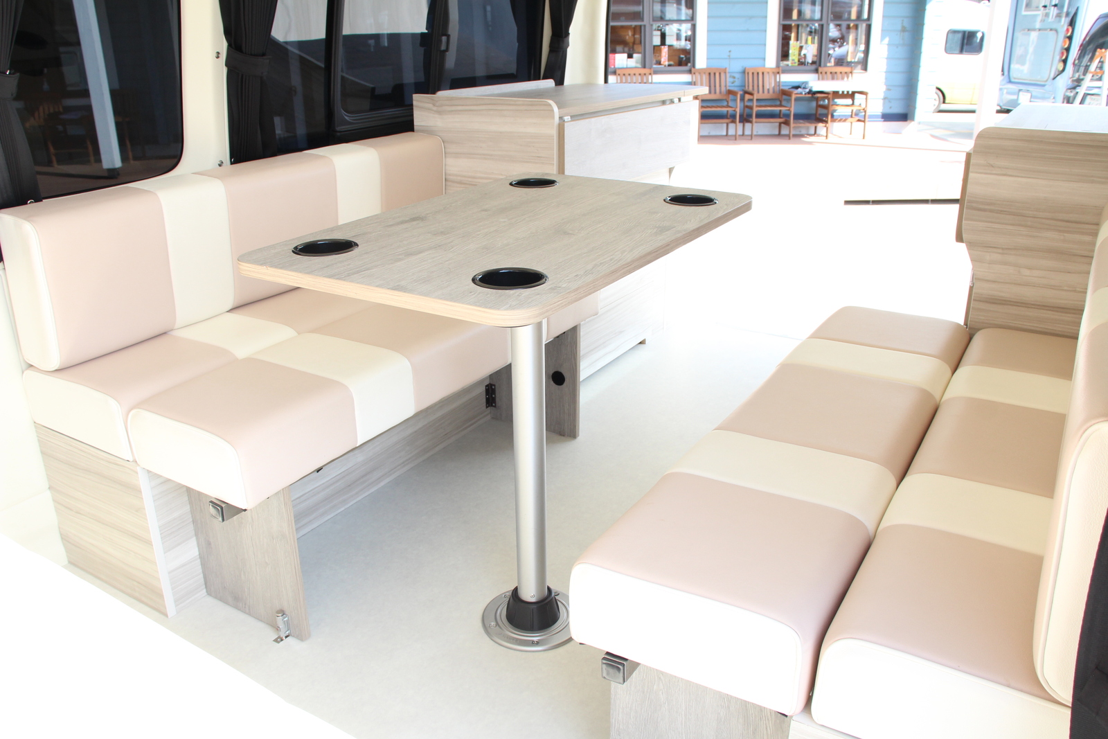 キャンピングカーバンコン