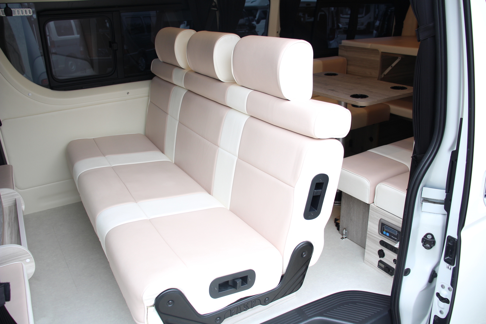 キャンピングカーバンコン