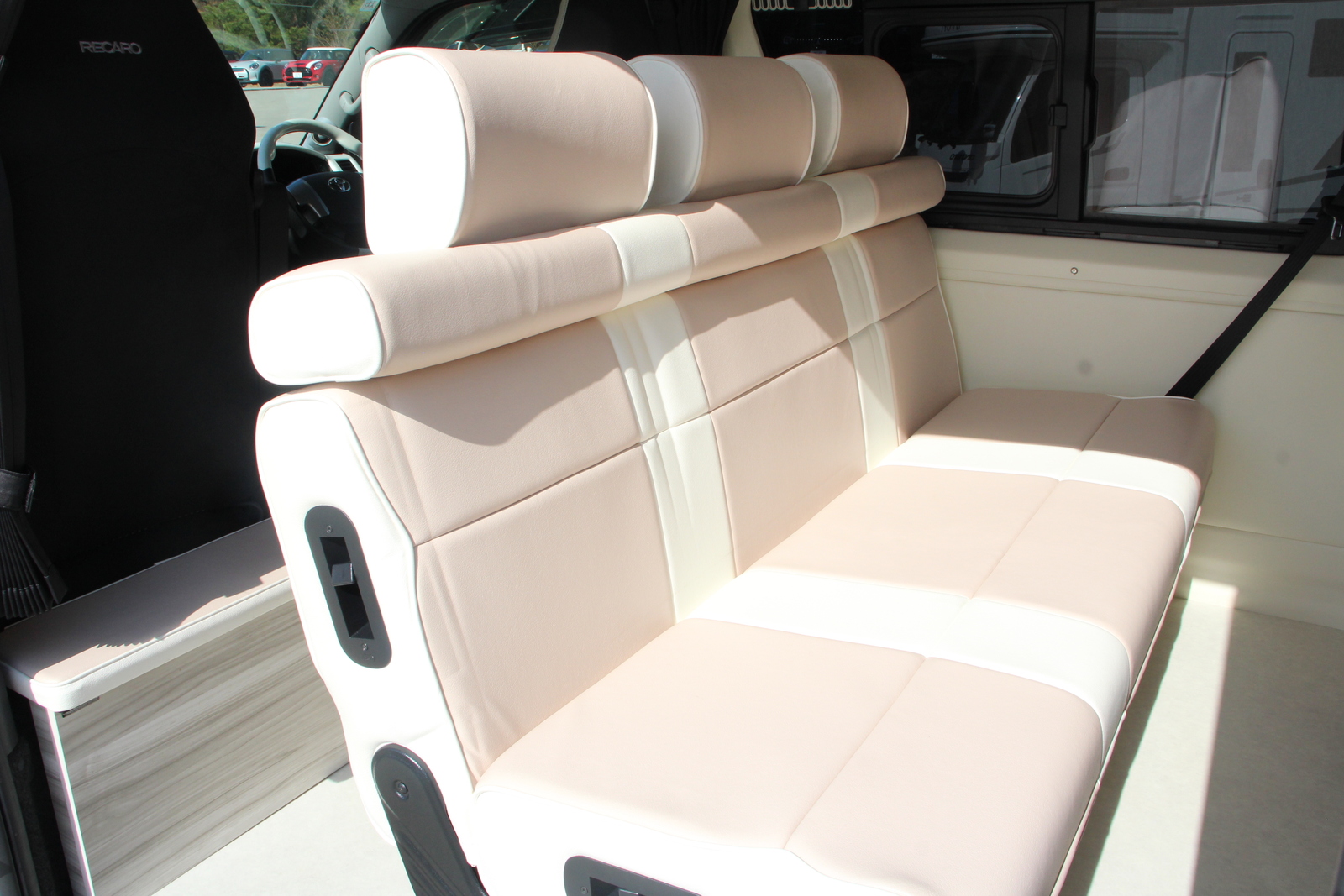 キャンピングカーバンコン