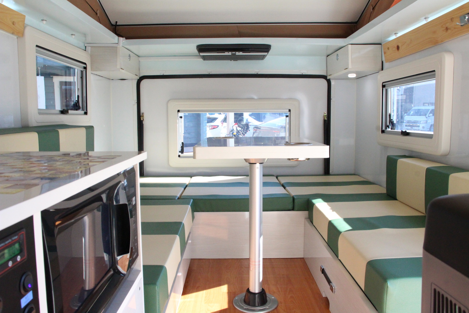 キャンピングカーキャブコン