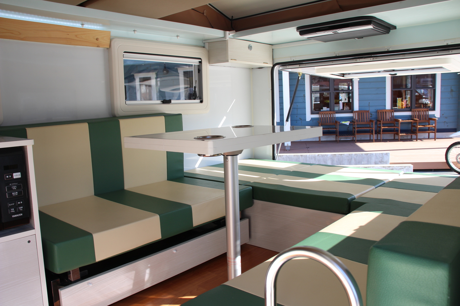 キャンピングカーキャブコン