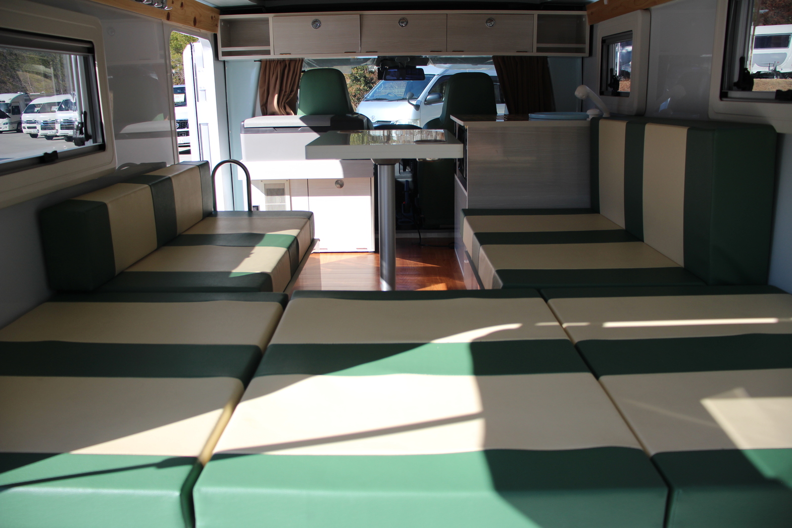 キャンピングカーキャブコン