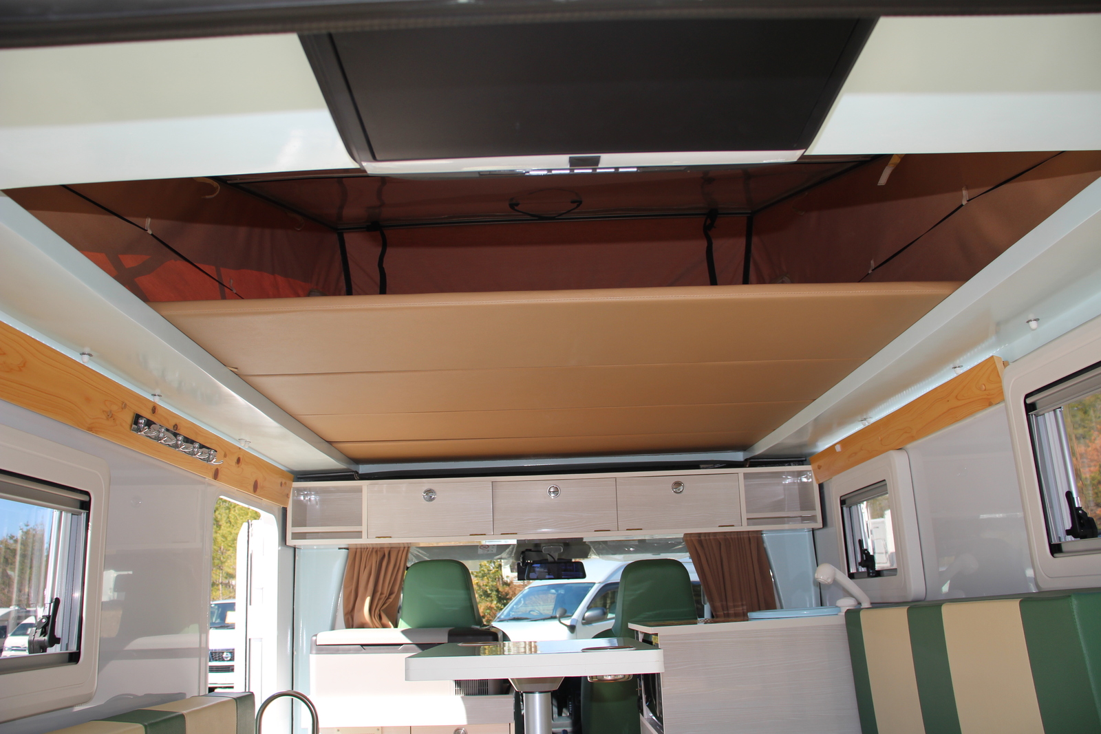 キャンピングカーキャブコン