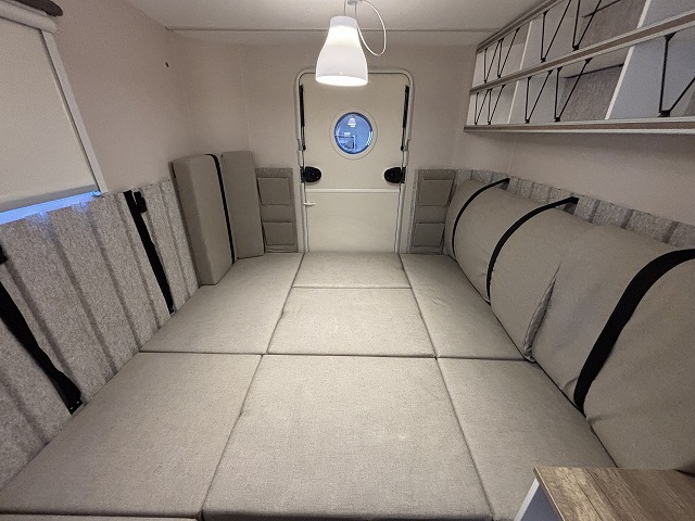 キャンピングカートレーラー