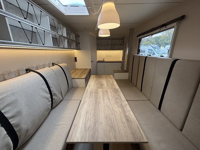 キャンピングカートレーラー