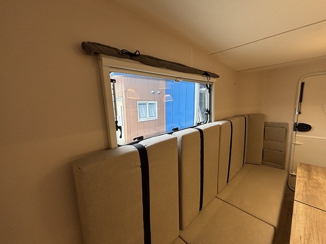 キャンピングカートレーラー