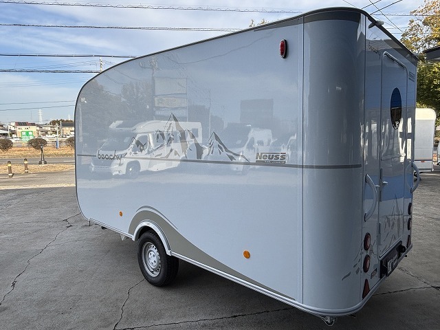 キャンピングカートレーラー