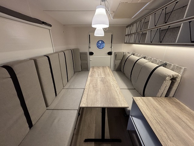 キャンピングカートレーラー