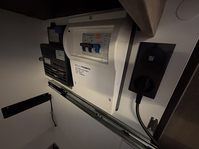 キャンピングカートレーラー