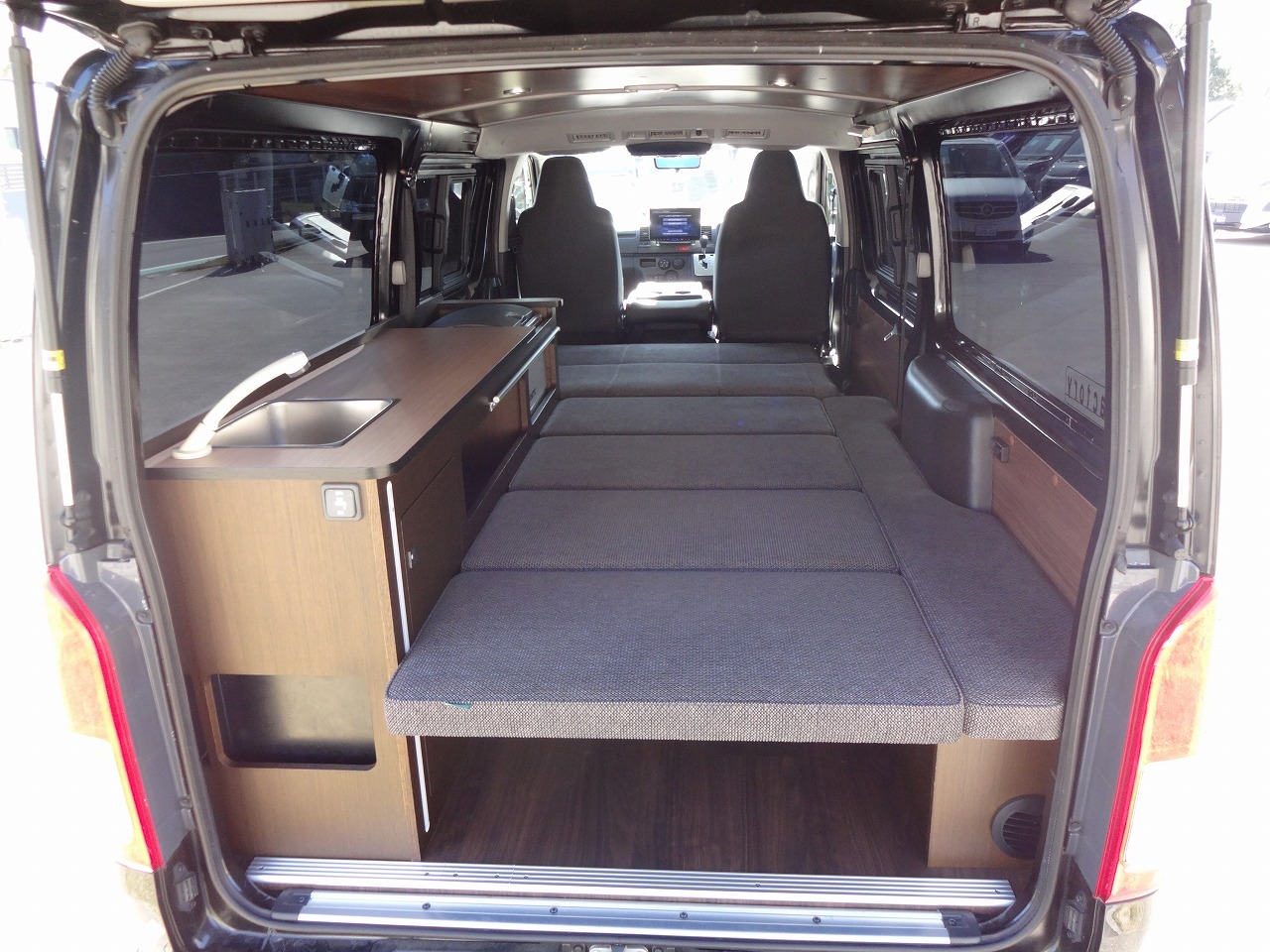 キャンピングカーバンコン