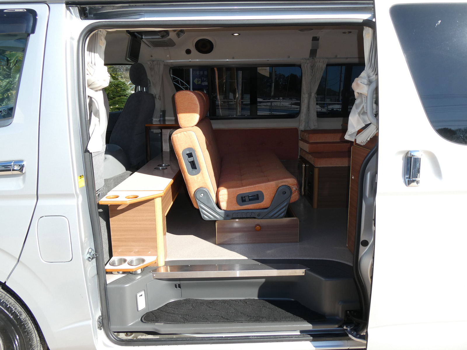 キャンピングカーバンコン