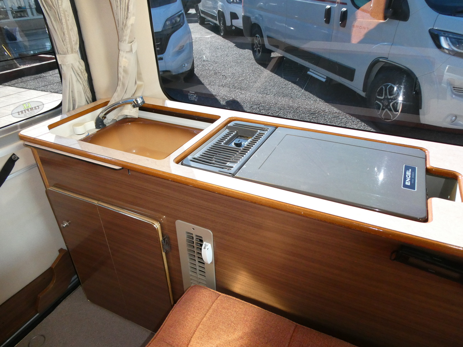 キャンピングカーバンコン