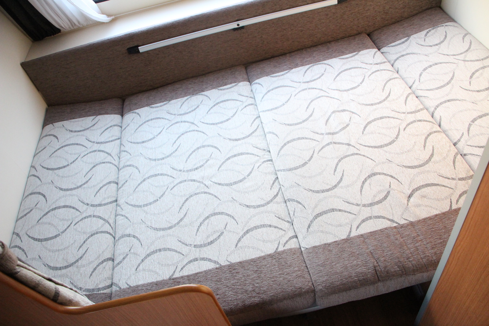 キャンピングカートレーラー