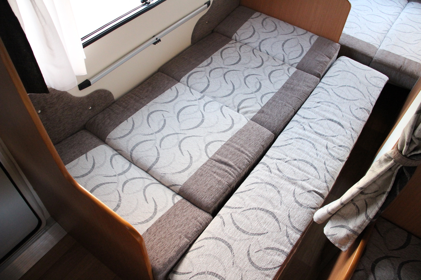 キャンピングカートレーラー