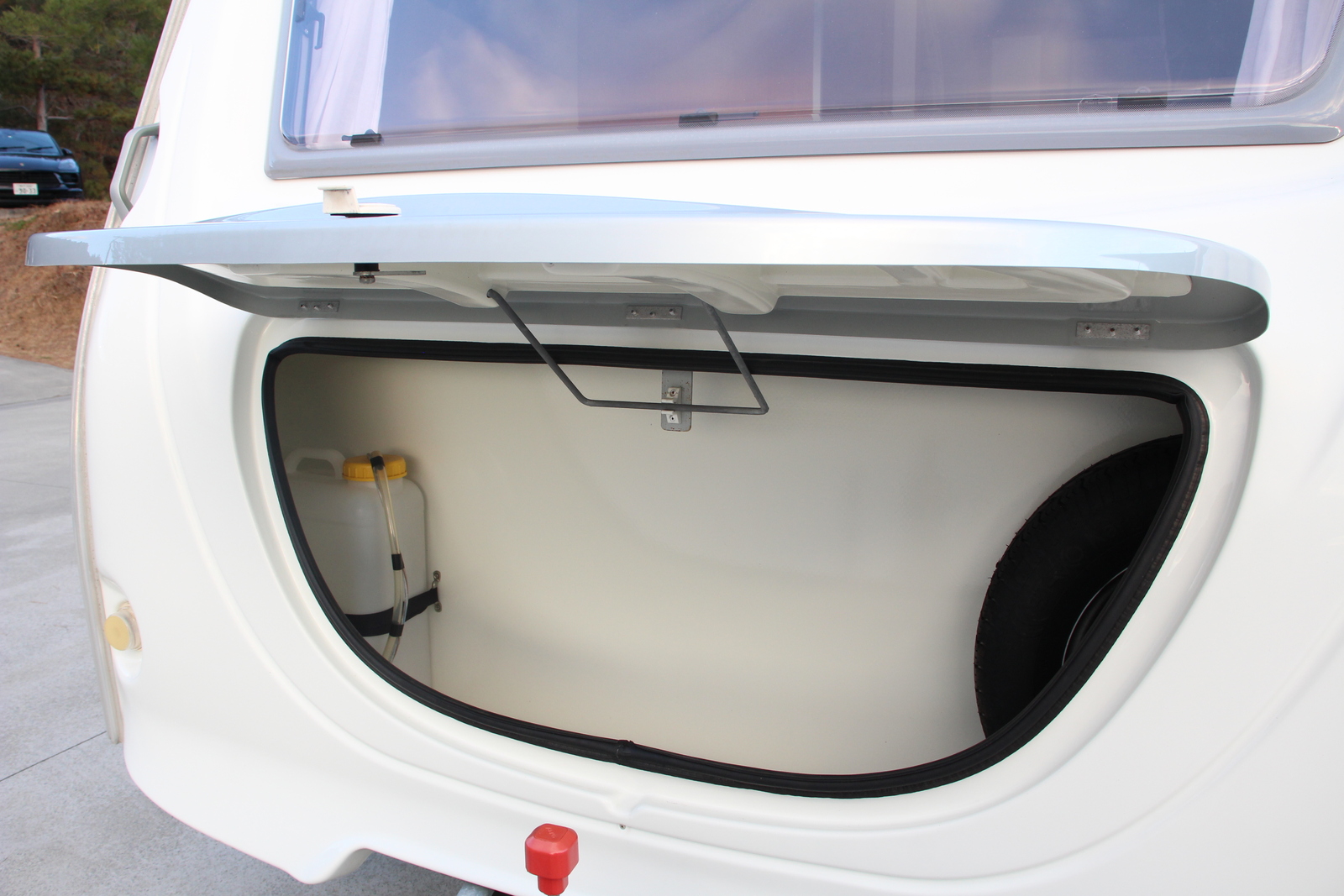 キャンピングカートレーラー