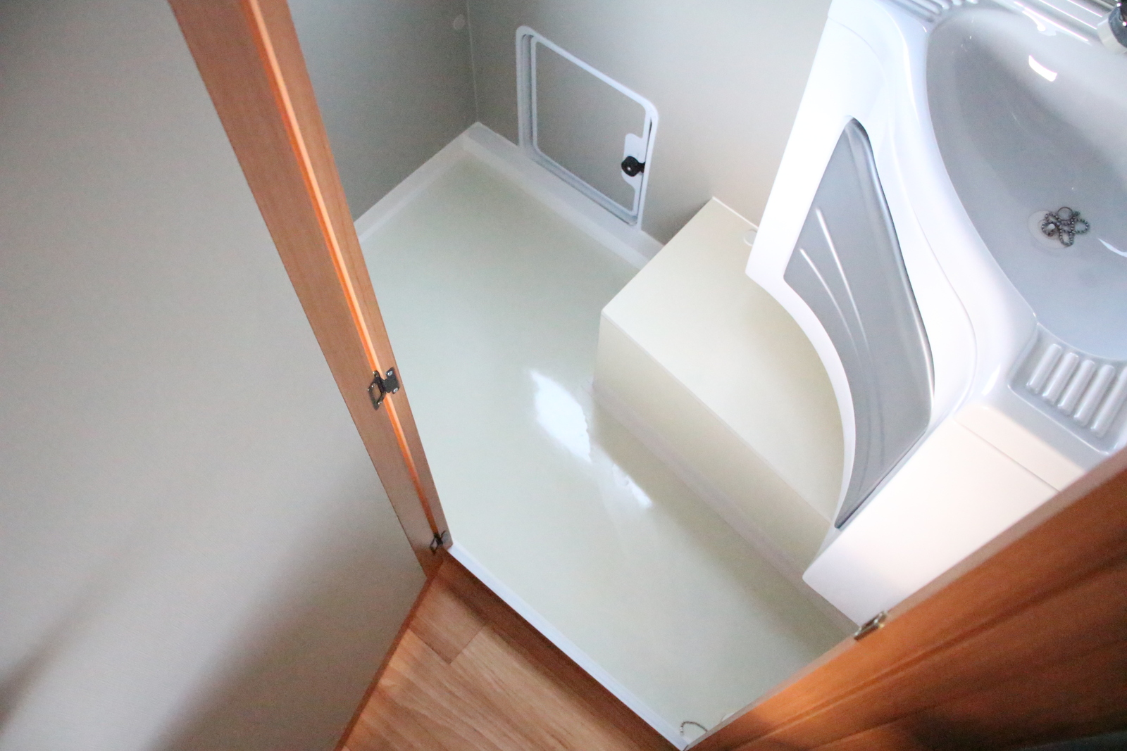 キャンピングカートレーラー