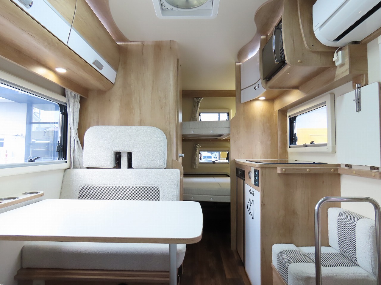 キャンピングカーキャブコン