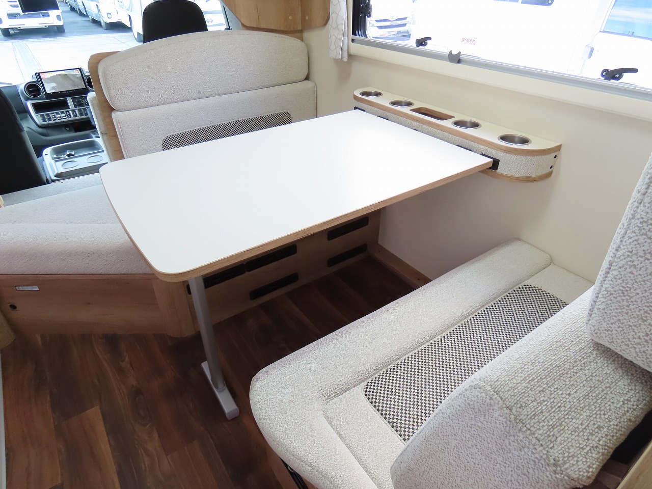 キャンピングカーキャブコン