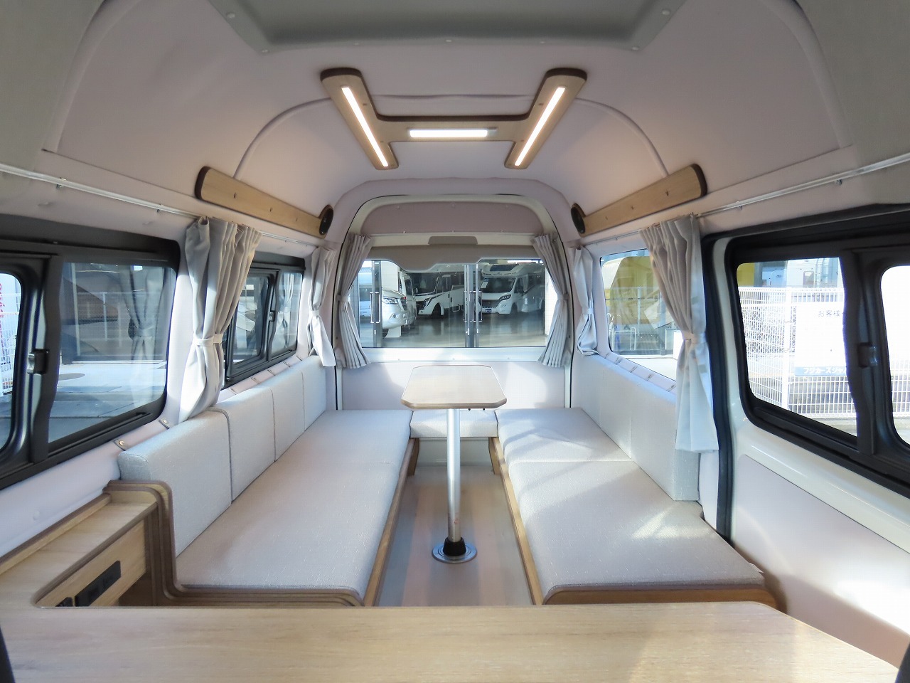 キャンピングカーバンコン