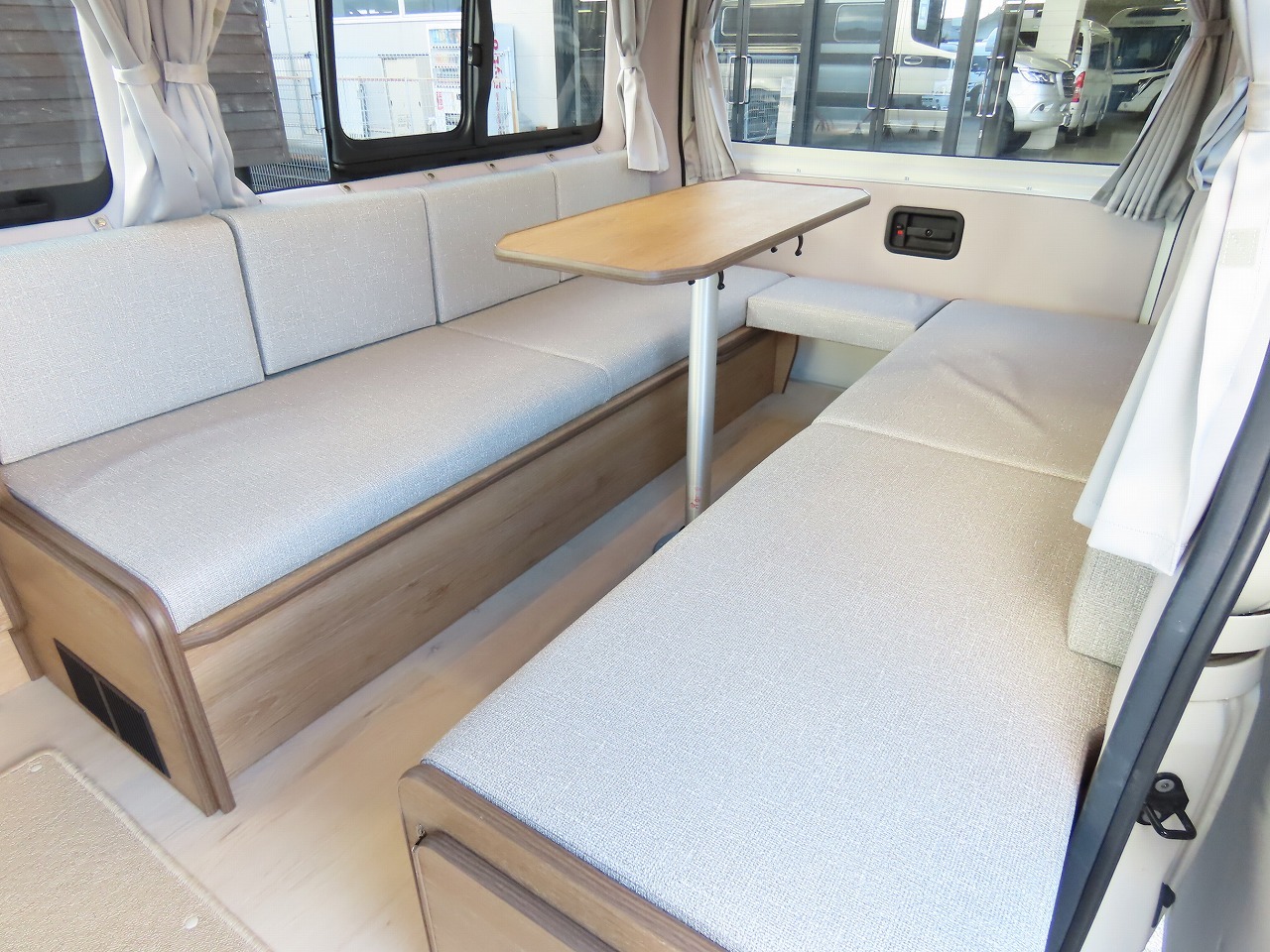 キャンピングカーバンコン