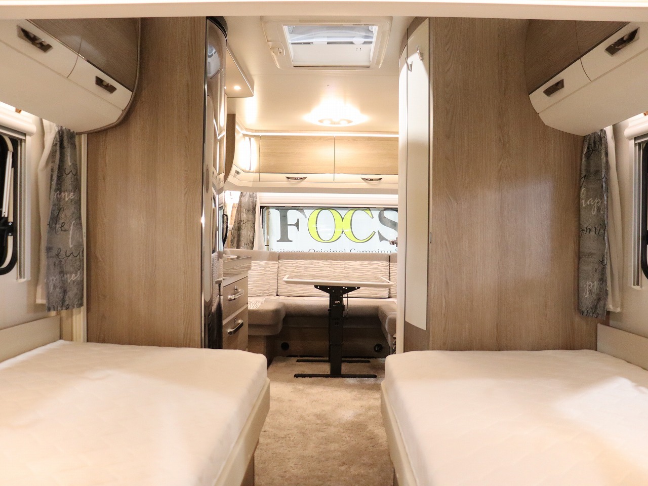 キャンピングカートレーラー